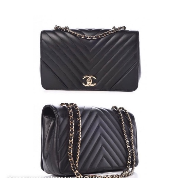 Authentic Chanel medium flapbag - like new with all accessories! - Picture 12 of 13